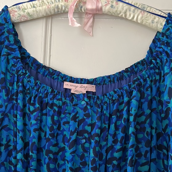 4 for $70.00- Long dress, light & airy, size 1X, Blue,GreenBlack, buttoned front - Picture 3 of 9